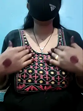 Snapshot of Sexyradha_ chatting on 04/14/26, 05:52 Sexyradha online show from 04/14/26, 05:52