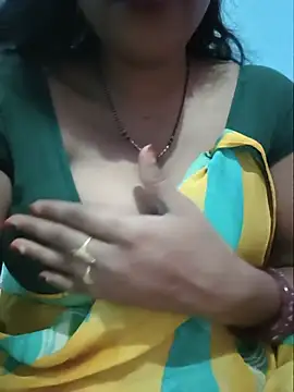 Snapshot of Sexyradha_ chatting on 07/19/26, 04:44 Sexyradha online show from 07/19/26, 04:44