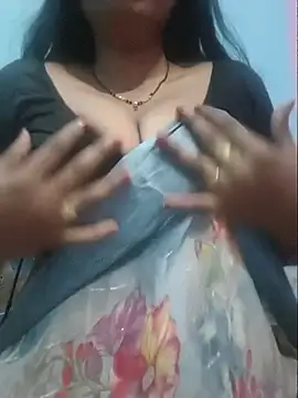 Snapshot of Sexyradha_ chatting on 07/21/26, 05:43 Sexyradha online show from 07/21/26, 05:43