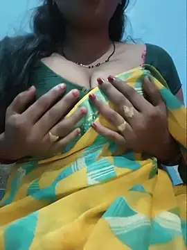 Snapshot of Sexyradha_ chatting on 07/23/26, 04:27 Sexyradha online show from 07/23/26, 04:27