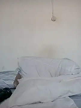 Snapshot of Missvixen81 chatting on 10/17/25, 04:48 Missvixen81 online show from 10/17/25, 04:48