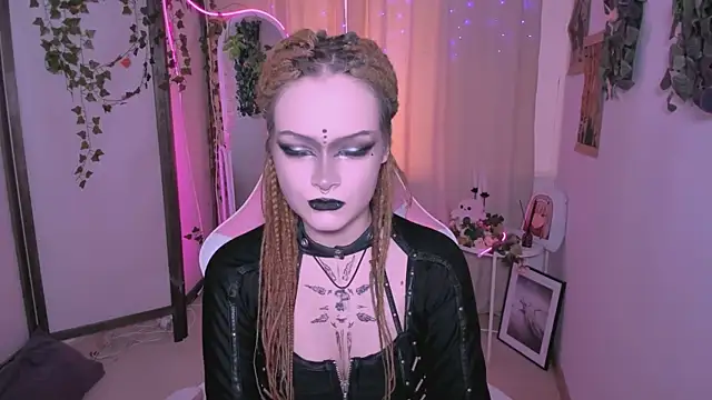 NicoleFlloret online show from 03/04/25, 11:08