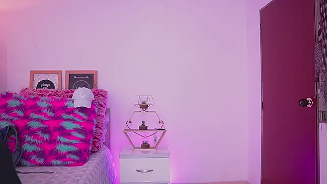 Snapshot of tommy_blue chatting on 09/24/25, 01:03 tommy blue online show from 09/24/25, 01:03