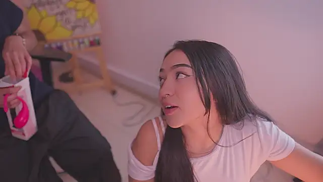 Snapshot of tommy_blue chatting on 11/21/25, 02:49 tommy blue online show from 11/21/25, 02:49