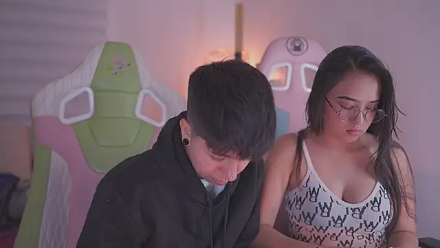 Snapshot of tommy_blue chatting on 11/28/25, 02:53 tommy blue online show from 11/28/25, 02:53