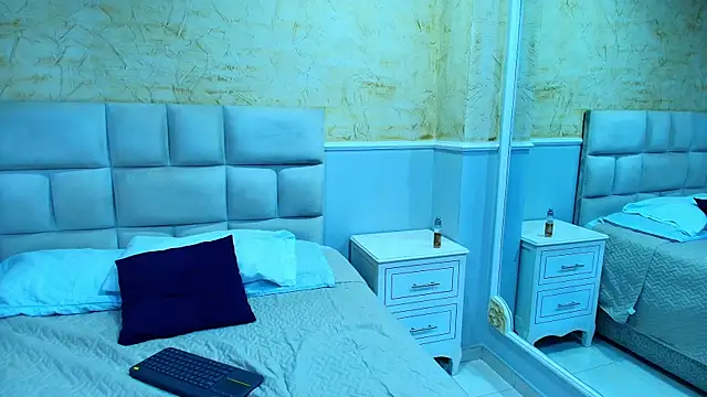 Snapshot of LexiAndDeker chatting on 09/26/25, 04:44 LexiAndDeker online show from 09/26/25, 04:44