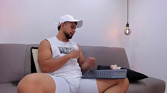 Eithan Connorr online show from 10/03/25, 04:04