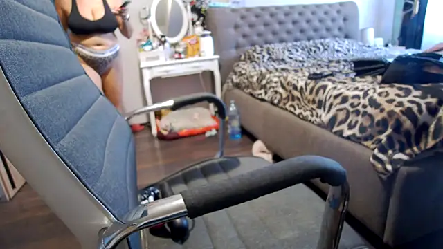 Snapshot of Jennifer24___ chatting on 09/15/25, 09:42 Jennifer24 online show from 09/15/25, 09:42