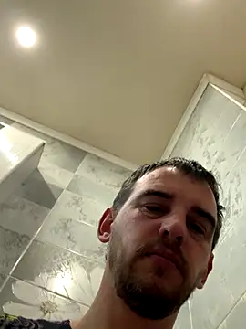 Snapshot of Maxpeins chatting on 12/15/25, 11:03 Maxpeins online show from 12/15/25, 11:03