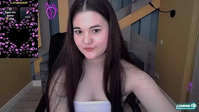 Snapshot of ElinaMils chatting on 11/17/25, 12:44 ElinaMils online show from 11/17/25, 12:44