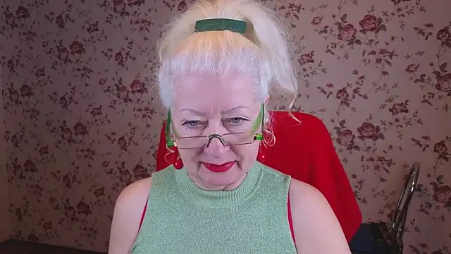 Maya Mayflower online show from 11/28/25, 03:53