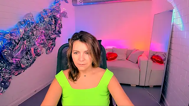 NicoleHitman online show from 10/12/25, 05:17