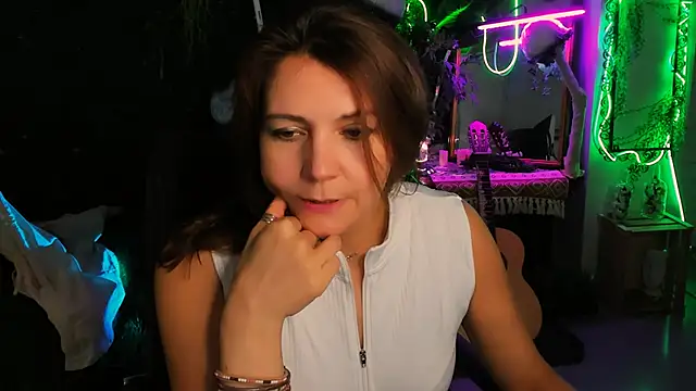 NicoleHitman online show from 11/26/25, 09:32