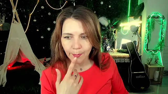 Snapshot of NicoleHitman chatting on 03/28/26, 01:11 NicoleHitman online show from 03/28/26, 01:11