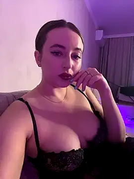 Snapshot of AlisaQSky chatting on 10/25/25, 02:13 AlisaQSky online show from 10/25/25, 02:13