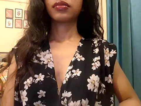 Queen Ayeshaa online show from 11/03/25, 07:15