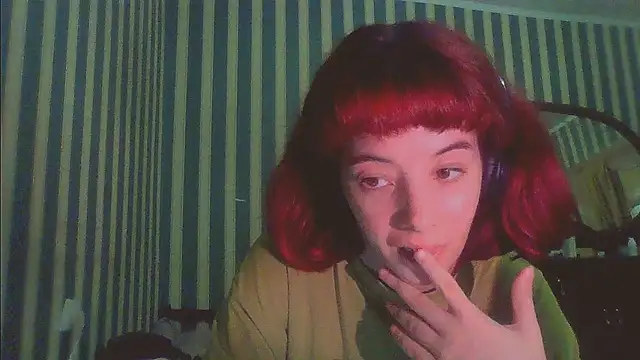 Snapshot of _Amber_Doll_ chatting on 10/13/25, 07:36 Amber Doll online show from 10/13/25, 07:36