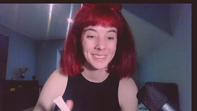 Snapshot of _Amber_Doll_ chatting on 10/18/25, 07:47 Amber Doll online show from 10/18/25, 07:47