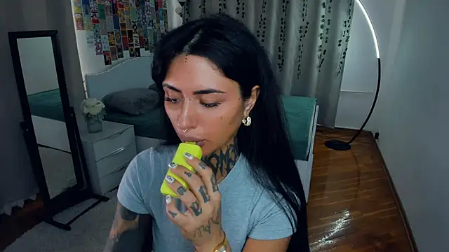 Snapshot of CharimgSabrina chatting on 10/09/25, 06:22 CharimgSabrina online show from 10/09/25, 06:22