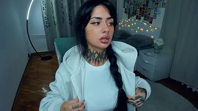 CharimgSabrina online show from 10/20/25, 06:25