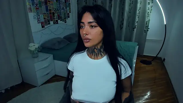 Snapshot of CharimgSabrina chatting on 10/25/25, 06:32 CharimgSabrina online show from 10/25/25, 06:32