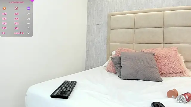 Snapshot of sweetandyy_ chatting on 03/15/25, 04:43 sweetandyy online show from 03/15/25, 04:43
