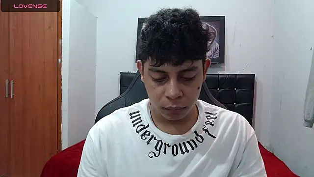 Alejandroo 22 online show from 03/20/25, 06:31
