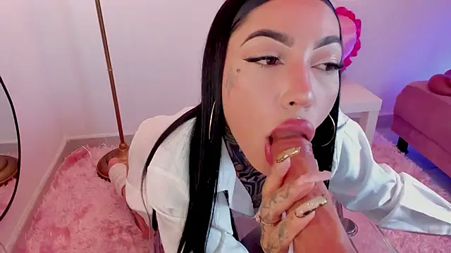 Snapshot of Dani_Valen chatting on 10/21/25, 08:20 Dani Valen online show from 10/21/25, 08:20