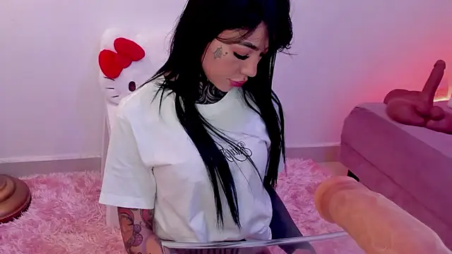 Snapshot of Dani_Valen chatting on 10/28/25, 10:01 Dani Valen online show from 10/28/25, 10:01