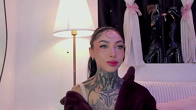 Snapshot of Dani_Valen chatting on 12/14/25, 12:27 Dani Valen online show from 12/14/25, 12:27