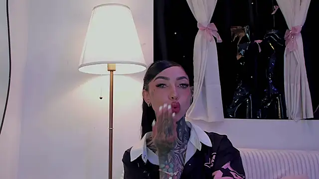 Snapshot of Dani_Valen chatting on 12/16/25, 12:48 Dani Valen online show from 12/16/25, 12:48