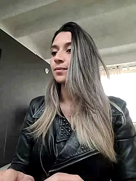 Isabella Varella online show from 03/17/25, 01:39