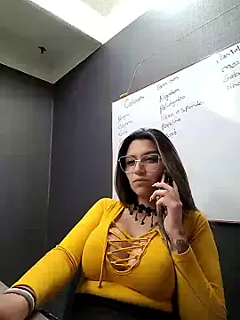Isabella Varella online show from 03/18/25, 06:48