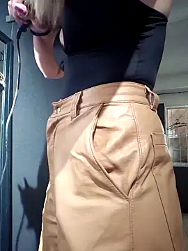 Isabella Varella online show from 09/17/25, 12:51