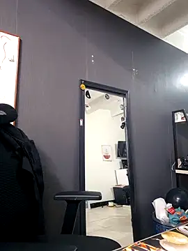 Isabella Varella online show from 10/11/25, 01:49