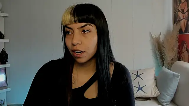 Snapshot of Saraa_Desiree chatting on 09/10/25, 12:49 Saraa Desiree online show from 09/10/25, 12:49