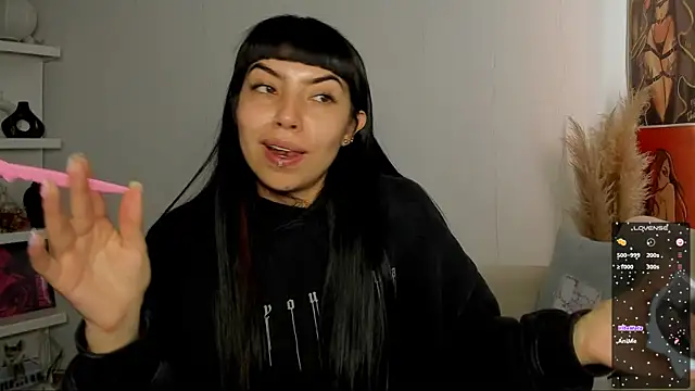 Snapshot of Saraa_Desiree chatting on 09/18/25, 01:35 Saraa Desiree online show from 09/18/25, 01:35