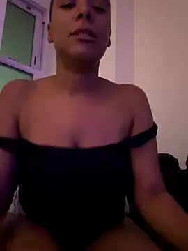 Snapshot of Melia_Rayne chatting on 10/17/25, 07:16 Melia Rayne online show from 10/17/25, 07:16