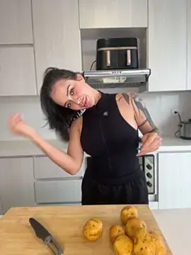 ValentinaMilann online show from 05/02/26, 07:30