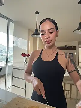 ValentinaMilann online show from 05/04/26, 06:37