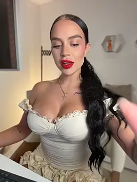 ValentinaMilann online show from 05/22/26, 12:51