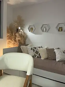 ValentinaMilann online show from 07/31/26, 11:37