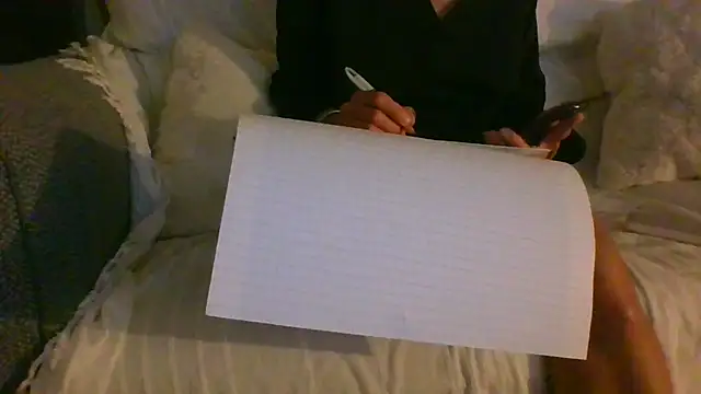 Snapshot of Valentinette chatting on 09/16/25, 07:37 Valentinette online show from 09/16/25, 07:37