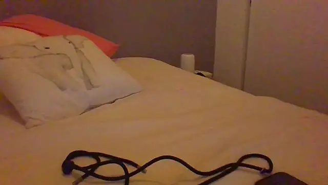 Snapshot of Valentinette chatting on 10/24/25, 07:43 Valentinette online show from 10/24/25, 07:43