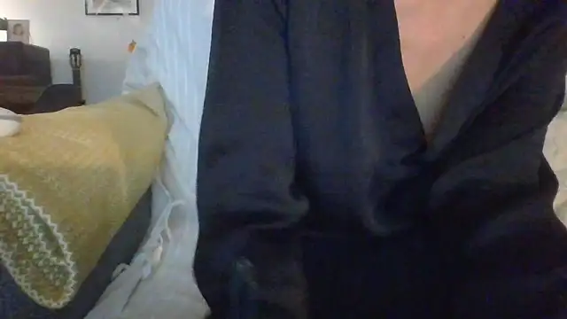 Snapshot of Valentinette chatting on 10/28/25, 10:34 Valentinette online show from 10/28/25, 10:34