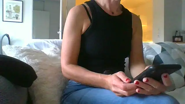 Snapshot of Valentinette chatting on 11/06/25, 02:18 Valentinette online show from 11/06/25, 02:18