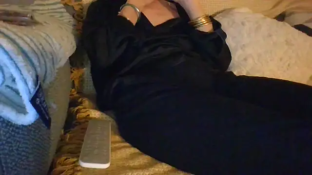 Snapshot of Valentinette chatting on 11/24/25, 07:57 Valentinette online show from 11/24/25, 07:57