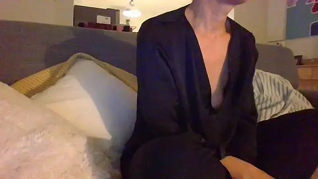 Snapshot of Valentinette chatting on 11/26/25, 08:32 Valentinette online show from 11/26/25, 08:32