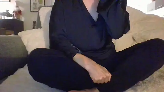 Snapshot of Valentinette chatting on 12/15/25, 08:46 Valentinette online show from 12/15/25, 08:46