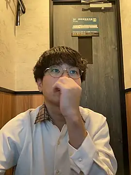 Snapshot of waka3232 chatting on 10/04/25, 01:47 waka3232 online show from 10/04/25, 01:47